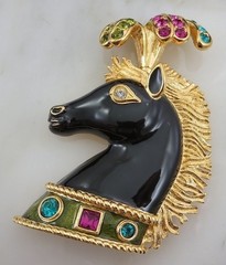 VINTAGE 1968 BIJOUX CASCIO BLACK ENAMEL RHINESTONE CIRCUS HORSE W/PLUMES BROOCH
