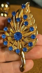 Estate Vintage Blue Pronged Rhinestone Leaf Brooch Gold tone Floral Pin