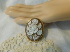 Vintage Carved Cameo 18KT Gold Floral Brooch Pendant Flower Oval Pin 750