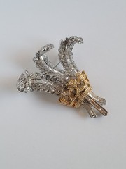 KJL Prince of Wales Dutchess Windsor Replica Rhinestone 3 Feather Crown Brooch