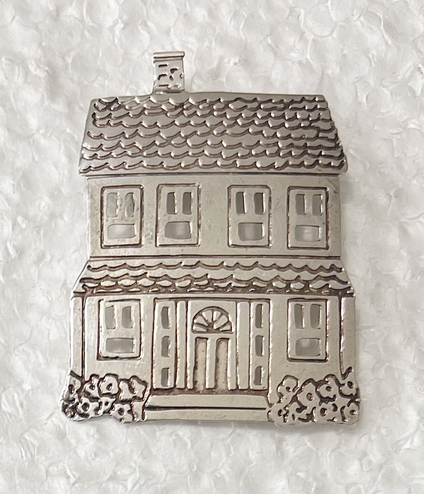 Vintage Designer Signed Sterling Silver w/Etched Details HOUSE Shaped Brooch 8g