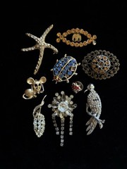 Vintage 9 Brooches/Pins Repair Upcycle Craft Lot Unsigned 1 Avon Mix Styles
