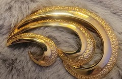 Vintage Casual Corner Signed Gold Tone Spiral Brooch