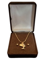 Vintage Unbranded Nefertiti Egyptian Charm Pendant Necklace W/Stud Earrings NIB