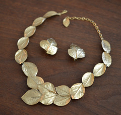 TRIFARI Necklace Clip Earring Set LEAF LEAVES Brush Gold Tone Vintage 19 in. Vtg