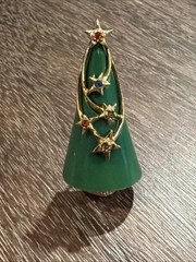 ARTHUR PEPPER ART MCM CHRISTMAS TREE GREEN ENAMEL STAR RHINESTONES 2″ BROOCH PIN
