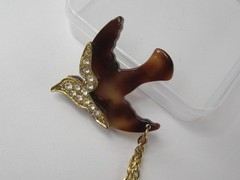Double Dove Bird Brooch Vintage Rhinestone Pin Tortoise Shell Gold Tone Chains