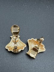 VTG 1980’s MONET 3 Piece Set Gold-tone Shell Necklace Bracelet Clip-on Earrings