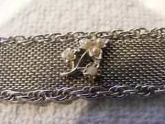 Vintage LISA JEWELS Mesh 7” Bracelet With Seed Pearl Flowers elegant 1970’s