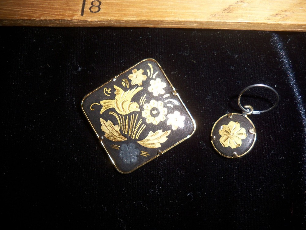 Vintage Damascene Gold Inlay Floral & Bird Motif Brooch Pin + extra Charm Spain