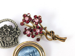 Vtg Rhinestone Floral Spray Red Pink Gold Tone Flower Bouquet Pin Silver Basket