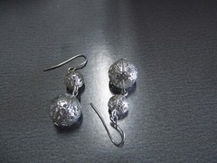 1 Pair Old 1″in Metal Silver Tone Holiday Balls Dangle Earrings