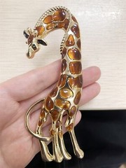 Enamel Giraffe Animal Brooch Pin for Women Girls Men Fashion Rhinestone Gold …
