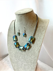 wow Oil Slick Iridescent faceted glass Blue Teal Y2K Necklace & Earrings Set VTG