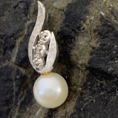 VTG Akoya Saltwater PEARL PENDANT 6.5mm Diamonds 14k White Gold 60’s 1.03gr .75”