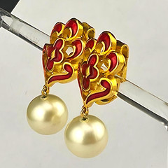 Vintage Crown Trifari Red Enamel Faux Pearl Dangle Earrings 1.5″ Gold Tone
