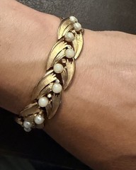 Vintage Crown Trifari Gold Tone Faux Pearls & Missing Rhinestones Bracelet 7″
