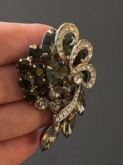 Vintage Stunning Rhinestones Pin Brooch Gray & Cleat Prong Set Stones