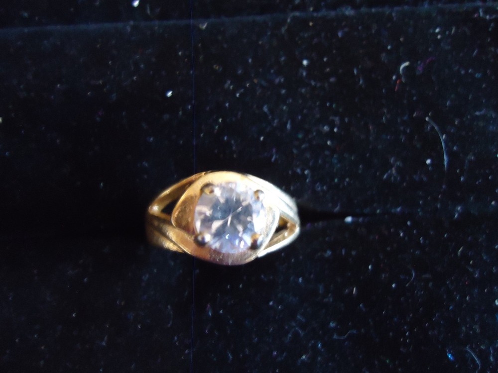 Vintage Women’s Size 7.5 18KT Yellow Gold Plated Cocktail Ring With Round White