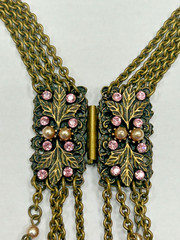 Vintage Signed Sweet Romance USA 32IN rhinestone And Pearl Necklace Leaf Details