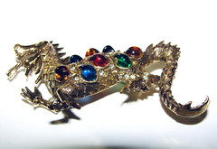 LA ROCO VINTAGE GRIPOIX GLASS MOGUL STYLE RHINESTONE DRAGON BROOCH PIN GOLD TONE