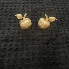 Vintage Apple Earrings Clip On Screw Back Accessocraft N.Y.C. Gold tone 40s/50s