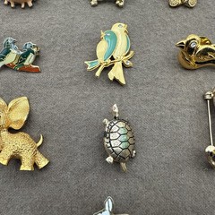 Vintage Pins Animal Theme Dog, Seal, Elephant, Crab Some Marked – Lot of 15