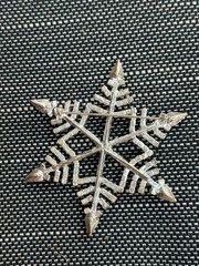 Snowflake Rhinestone Brooch – Vintage Pin