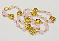 VINTAGE 1980 CHANEL ROSE PINK GRIPOIX POURED GLASS GOLD MEDALLION 35″ NECKLACE