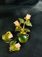 VTG Signed SWOBODA Genuine Carved Jade Coral Flower Brooch Pin Clip Earring Lot