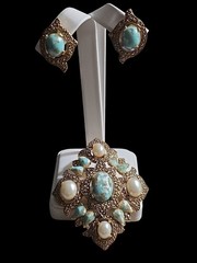 Vtg Sarah Coventry Remembrance Brooch & Clips 1968