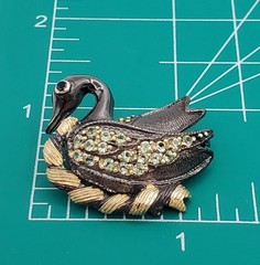 925 Swan Brooch 1.25in Rhodium Plate Sterling Silver Peridot Onyx Figural Estate