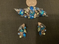Vintage Juliana costume jewelry blue rhinestone pin/ earings, lovely