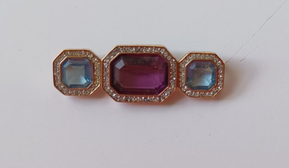 Beautiful marked “LJ” Rhinestone and Cut Faux Stone 2″ Bar Brooch