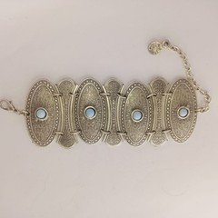 Elegant Vintage Bracelet with Blue Stone Accents & Antique Style