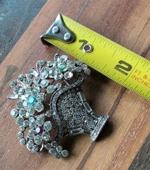 BEAUTIFUL VINTAGE BASKET OF FLOWERS RHINESTONE PIN BROOCH