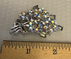 signed LISNER Blue Gray AB Rhinestone Brooch 50s Vintage Spray Bouquet 2-1/4″