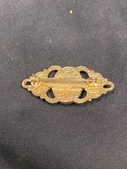 VINTAGE GOLD TONE METAL FAUX PEARL BROOCH 1.75”