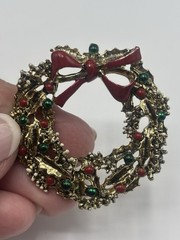 Vtg Enamel Christmas Wreath Brooch Pin Fashion Jewelry Holiday Signed Gerry’s