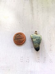 Vintage Pendant silver tone metal nugget green color stone bead serpentine