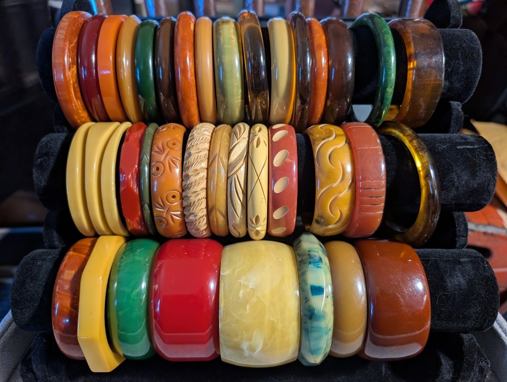 35 BIG Vintage Bakelite Thermoset Lucite Plastic Carved Bracelet Lot! Colorful!