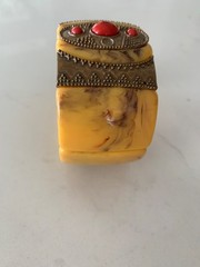 VINTAGE BRACELET IN THE CUFF OR CLAMP STYLE MADE OF PLASTIC IN THE MUGHUL STYLE!