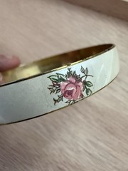 VINTAGE ENAMEL ROSE BRACELET GOLD TONE JAPAN 2.5 INCHES IN DIAMETER