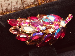Vtg. Juliana Style Brooch Red AB Marquise Rhinestone Leaf Gold Tone 2.25″