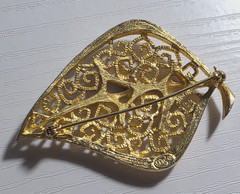 Vintage Lind Gal Leaf Brooch Gold Tone 2.5″ Openwork Textured Filigree Pin