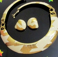 VTG RUNWAY MONET CREAM WHITE ENAMEL MODERNIST GP “Stars” NECKLACE EARRINGS SET