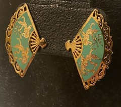 Vtg AMFARCO SIAM Thailand Goddess Gold Tone Green Enamel Fan Screw Back Earrings
