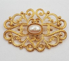 VTG Premier Designs Brooch 2.5in Gold Tone Faux Pearl Filigree Victorian FLAW