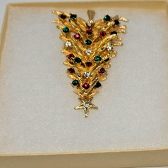 VINTAGE MODE ART RHINESTONE GOLD-TONE CHRISTMAS TREE PIN BROOCH ARTHUR PEPPER