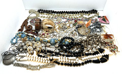 3.4 lb Vintage Costume Jewelry Lot Wear Repair Craft Lisner Napier Trifari Read